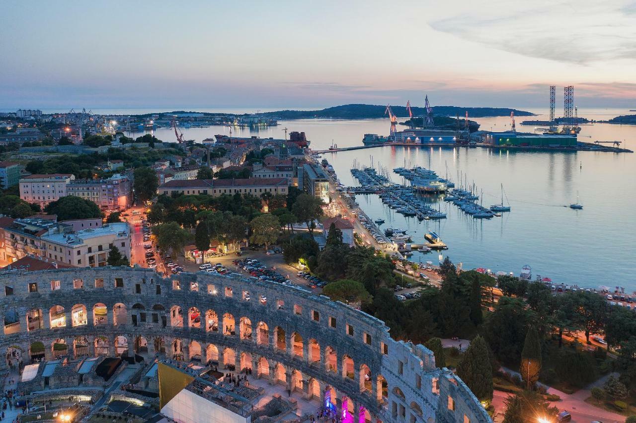 Luxury Apartment Jana With Private Parking Pula Exterior photo